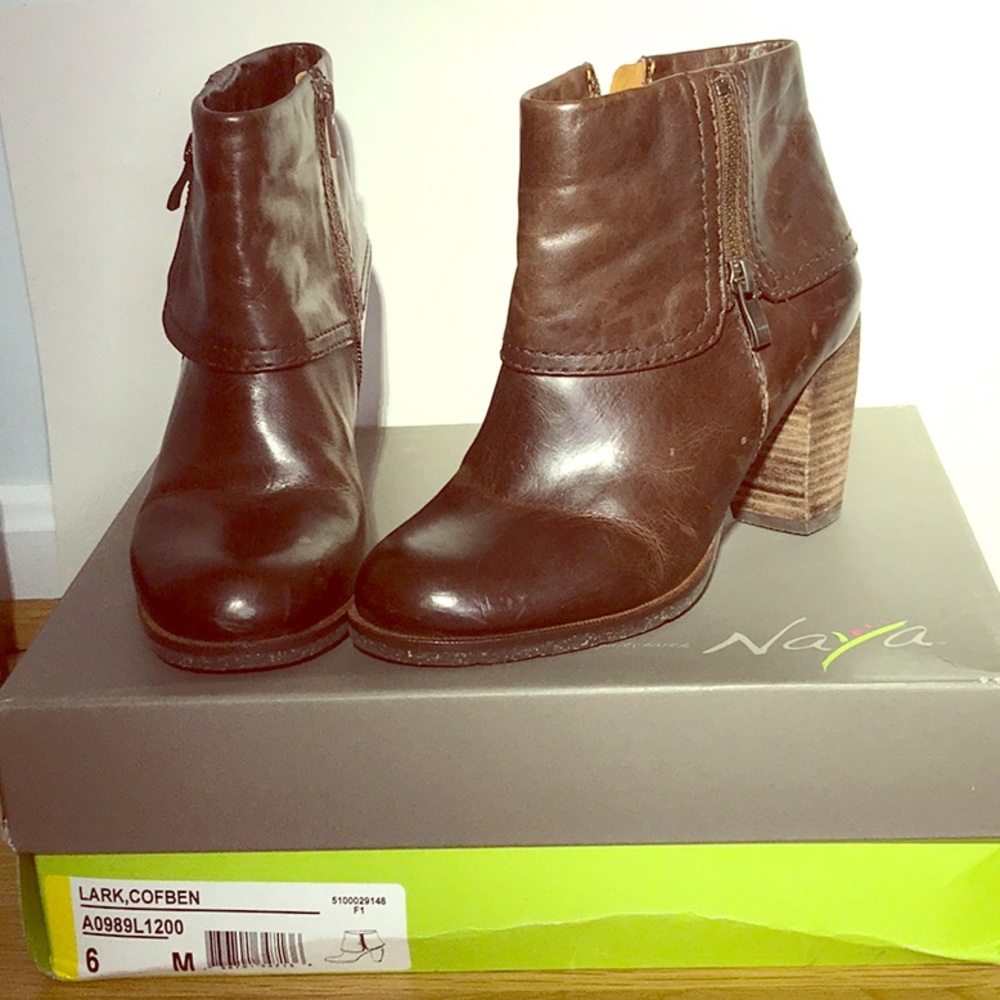 Naya Lark zipper Comfort Booties Leather w box